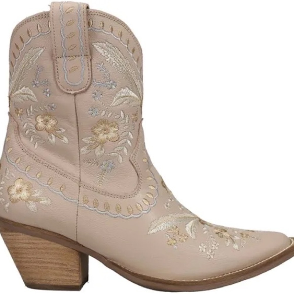 Dingo Primrose Ankle Boots in Sand W10